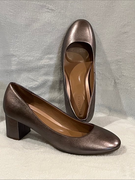 AEROSOLES Shoes - Aerosoles block heel pumps Round toe, arch support, padded. Silver metallic 10.5